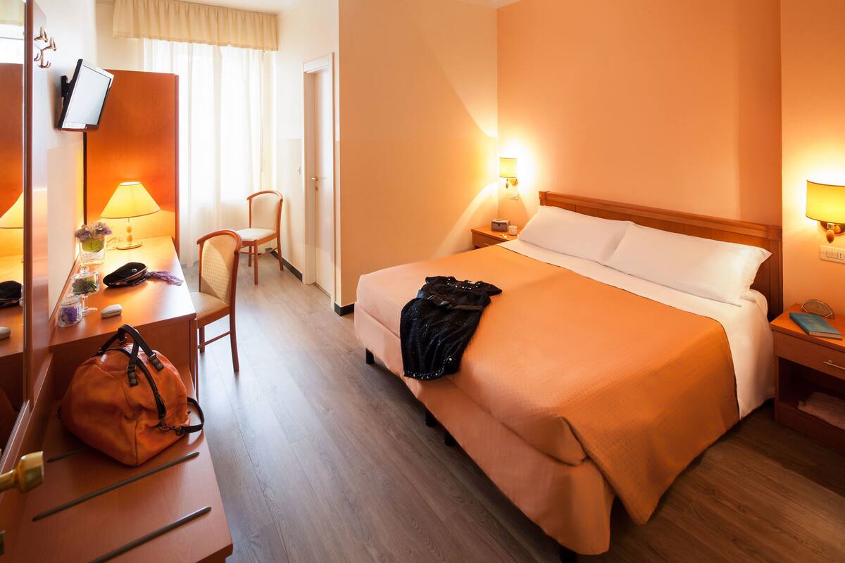 Standard Double or Twin Room | Minibar, in-room safe, desk, blackout drapes