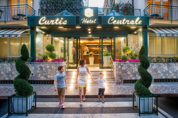Property entrance - Hotel Curtis Centrale (Alassio)