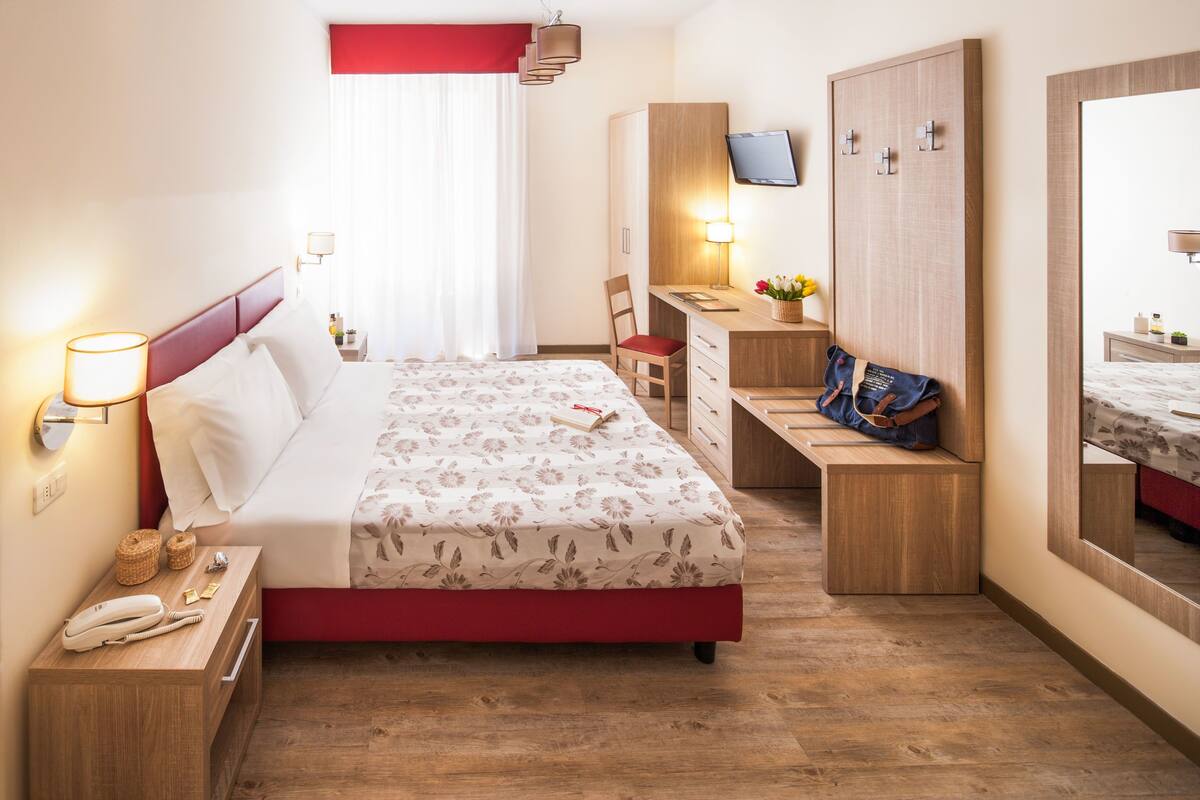 Comfort Double or Twin Room, Balcony | Minibar, in-room safe, desk, blackout drapes