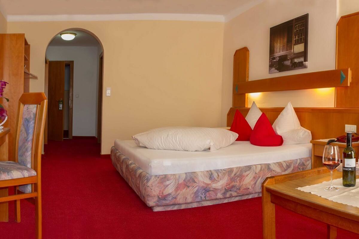 WiFi (free), bed sheets