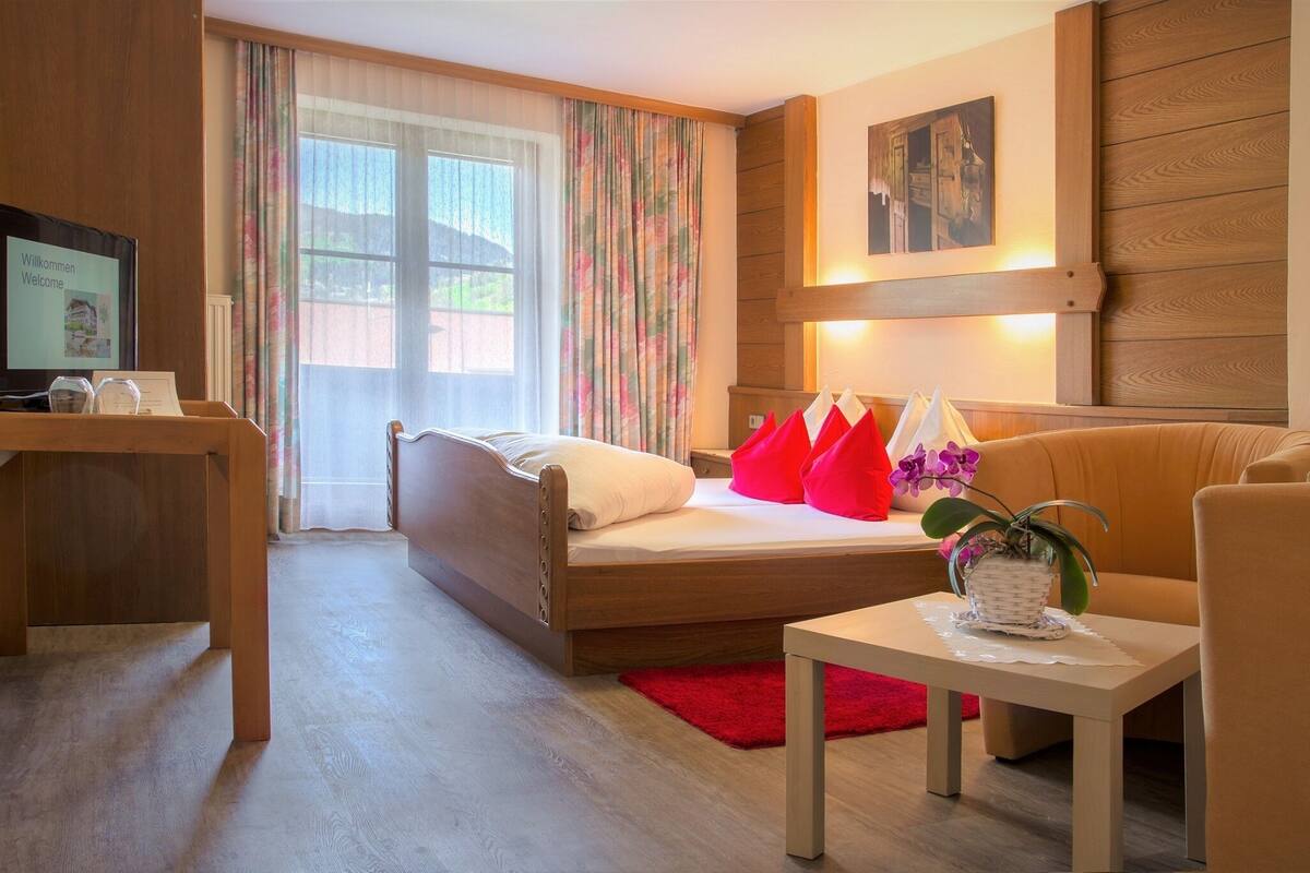 Double Room | WiFi (free), bed sheets