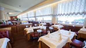 Tägliches inbegriffenes Frühstücksbuffet