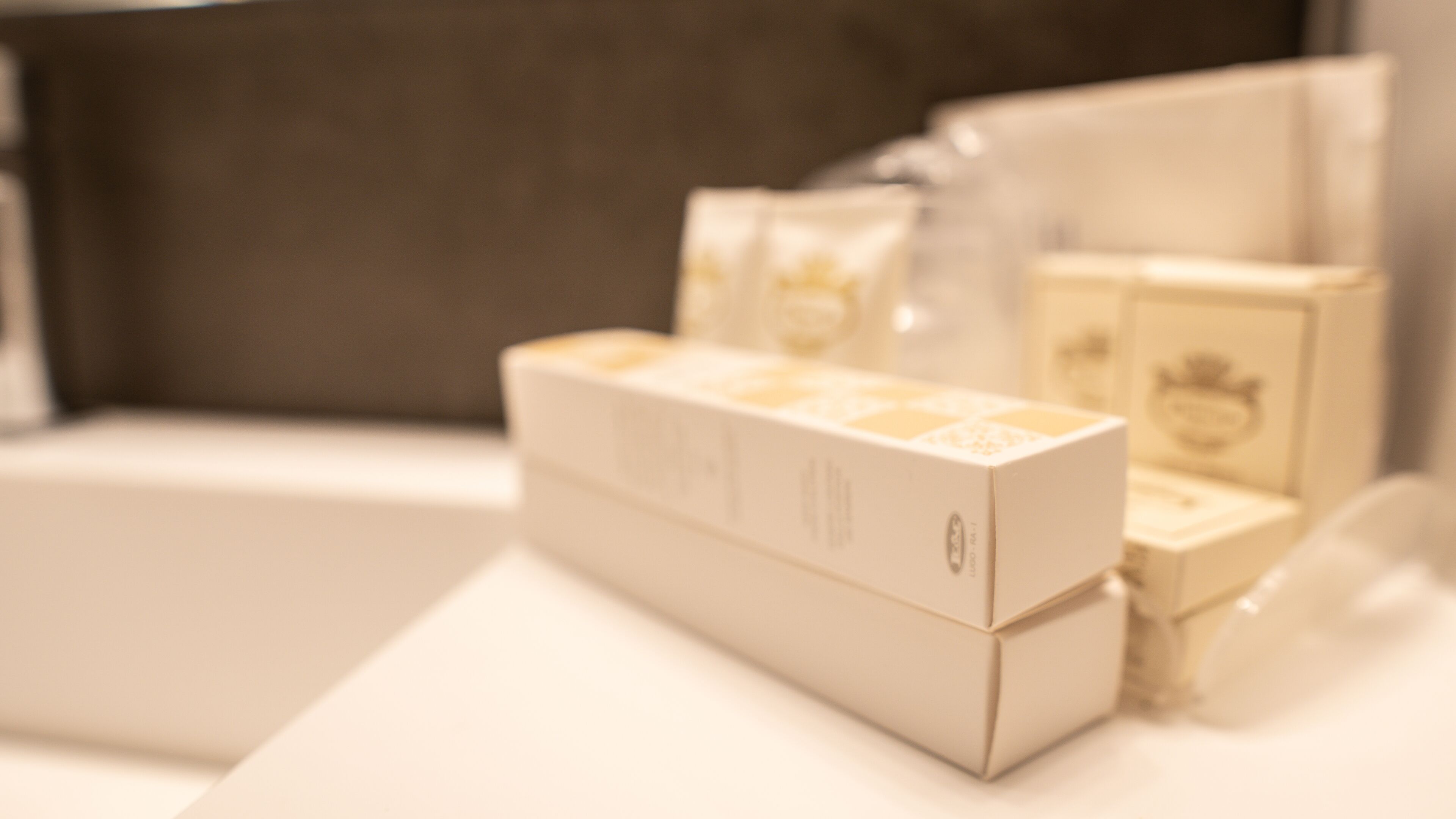 deluxe double room | bathroom | free toiletries, hair dryer, slippers, towels