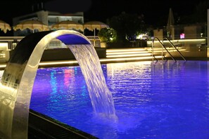 Outdoor pool, a rooftop pool, pool loungers - Principe Palace (Jesolo)