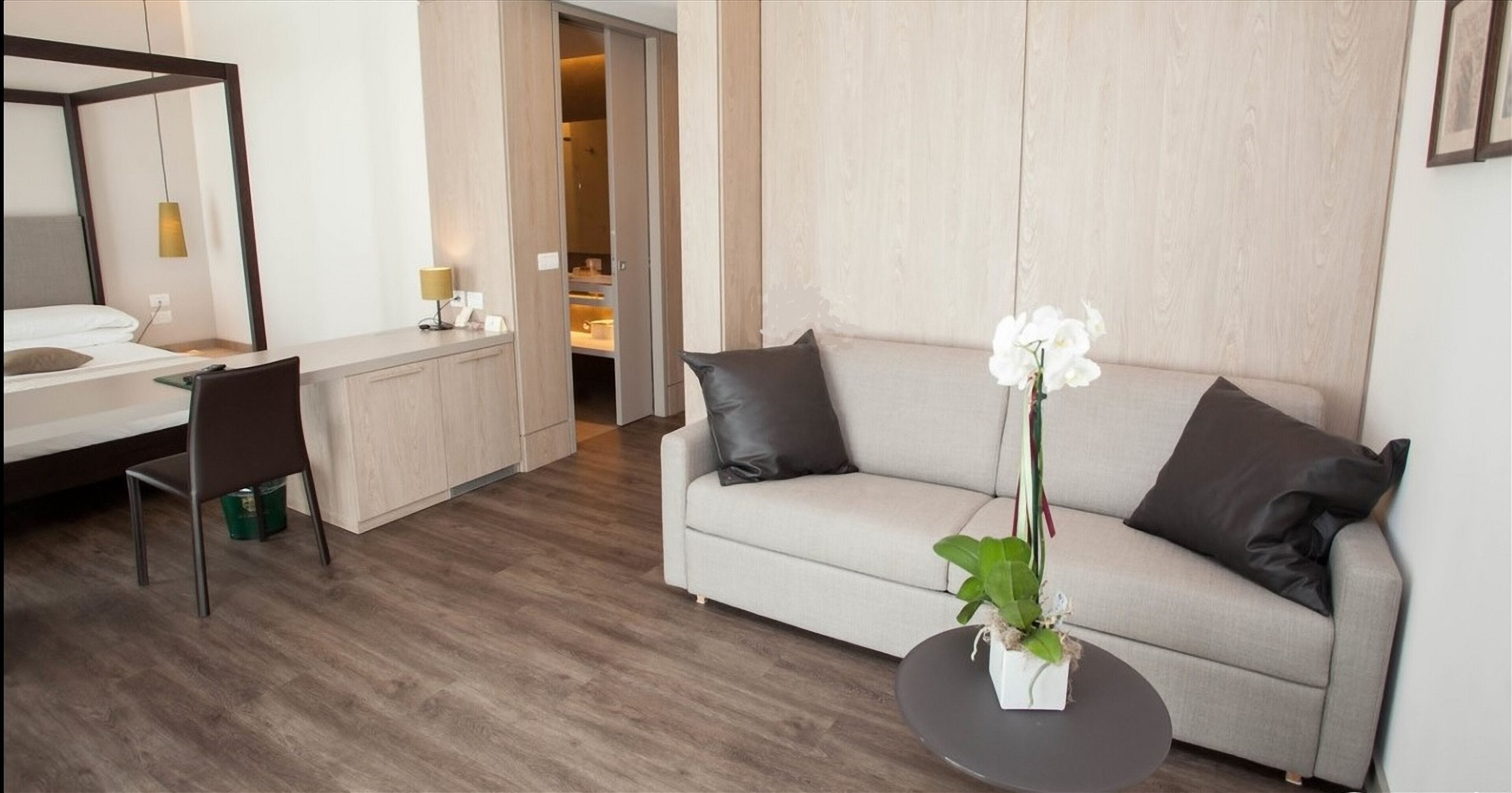 premium quadruple room | 1 bedroom, in-room safe, desk, bed sheets