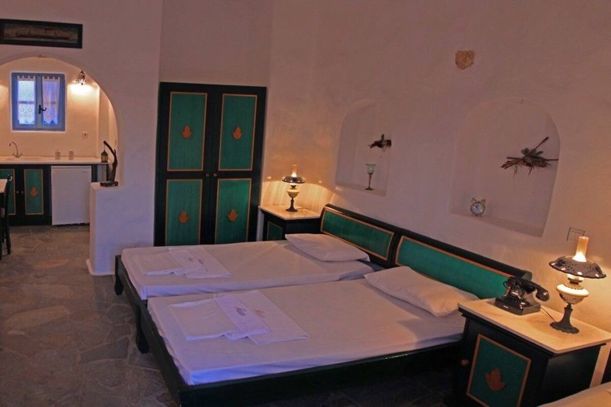 Minibar, free WiFi