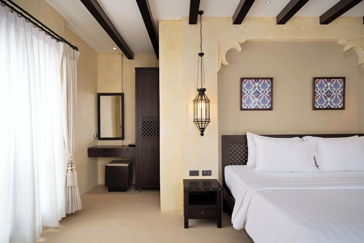 Deluxe King Room | In-room safe, individually decorated, individually furnished, desk