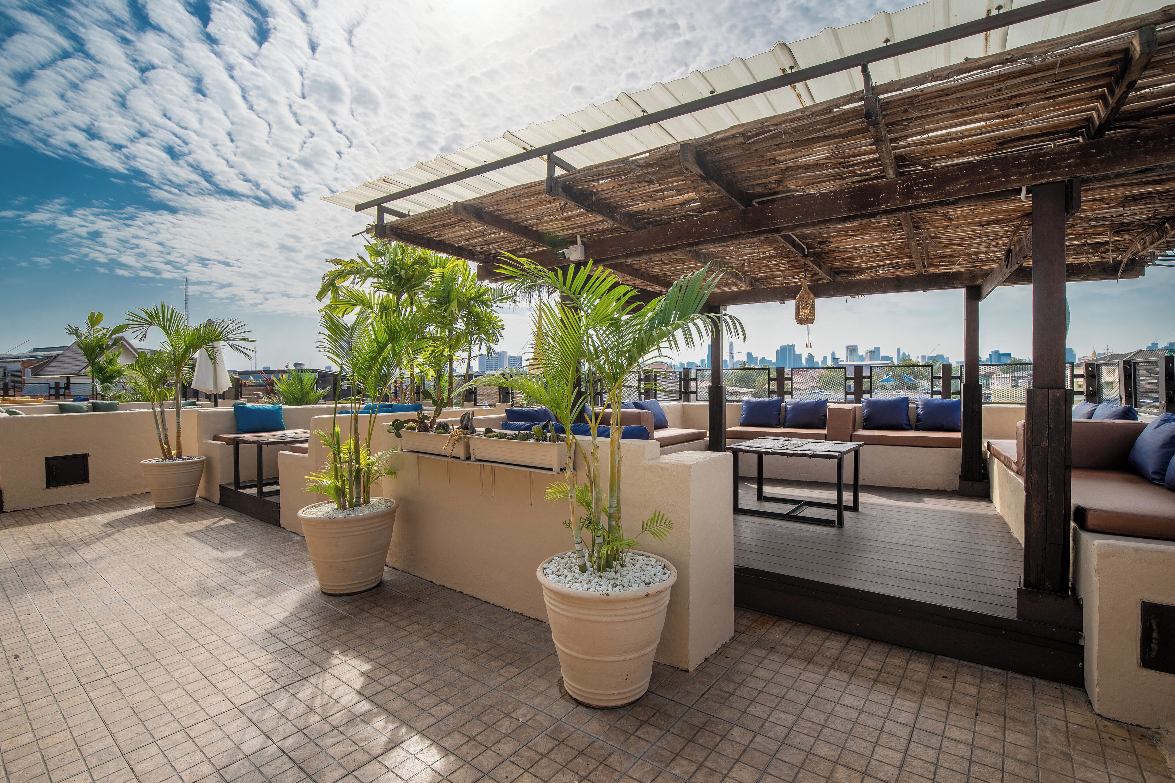 daily english breakfast (thb 320 per person)