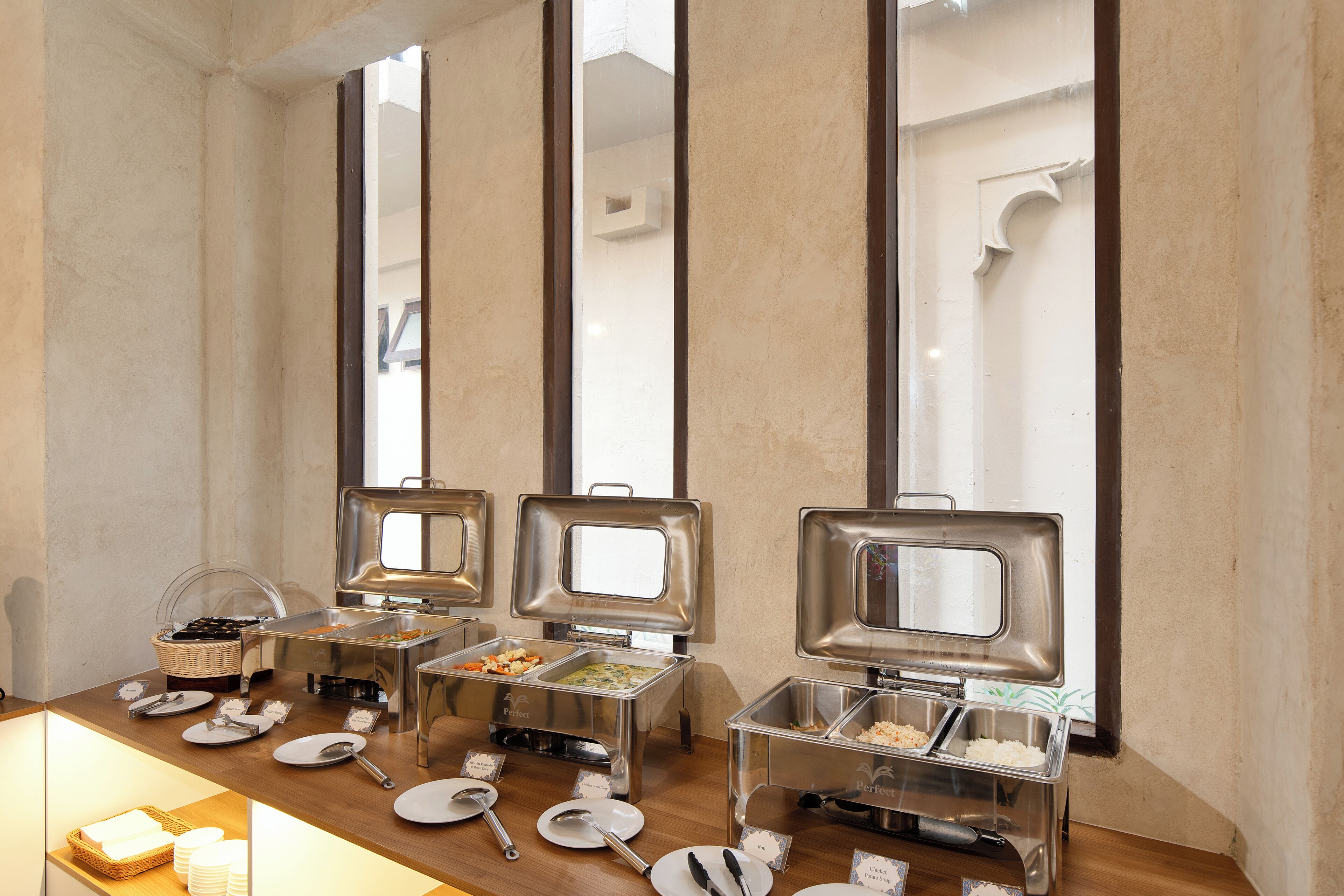 daily english breakfast (thb 320 per person)