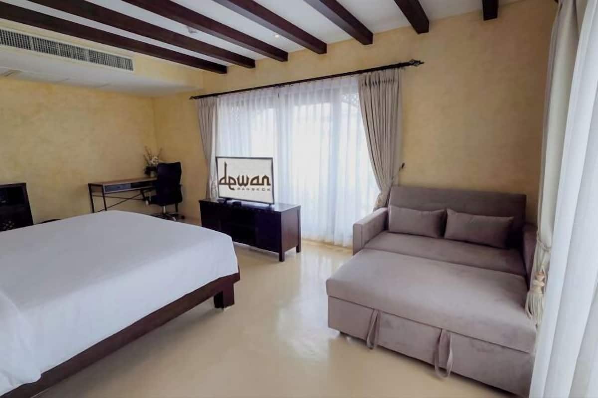 In-room safe, individually decorated, individually furnished, desk