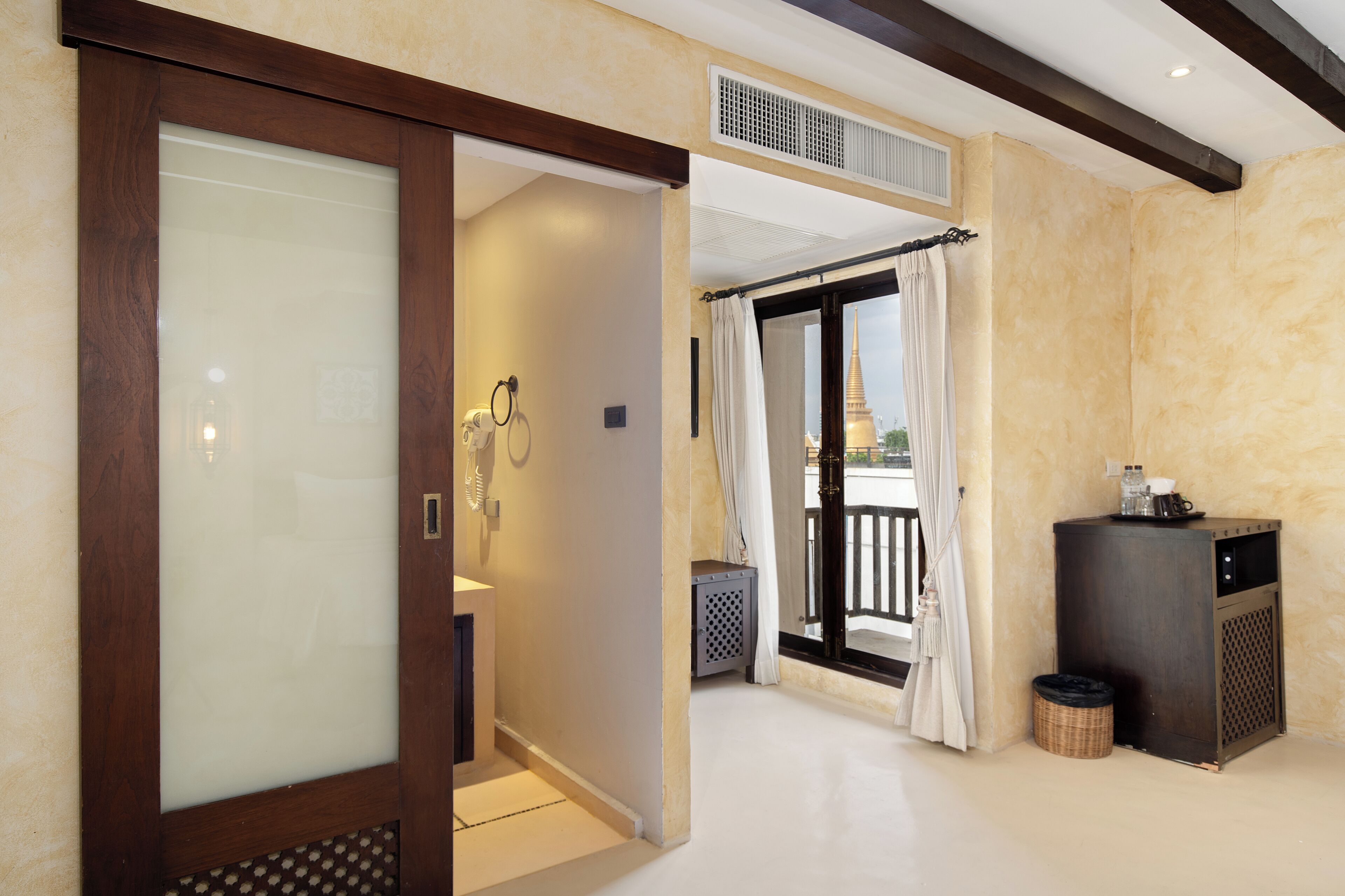 1 bedroom, in-room safe, individually decorated, individually furnished