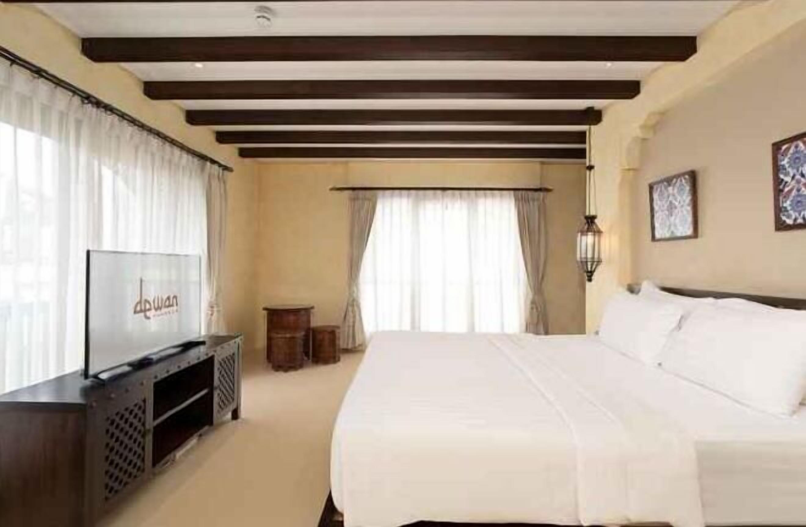 房內夾萬、獨特設計、獨特裝修、書桌