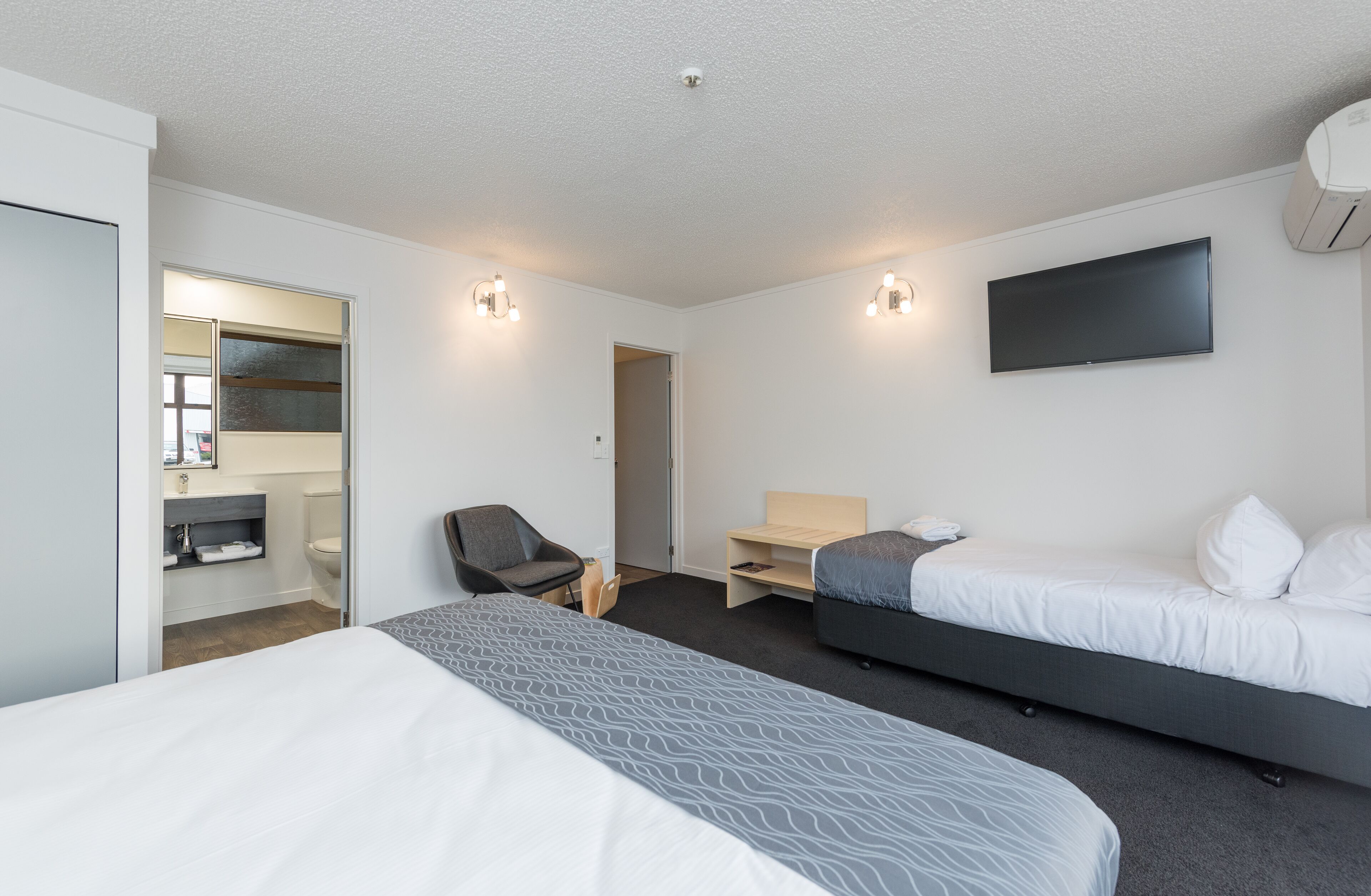 deluxe king & single or triple studio | soundproofing, iron/ironing board, free wifi, bed sheets