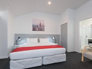 Soundproofing, iron/ironing board, free WiFi, bed sheets - Queen Street Studios (Richmond)