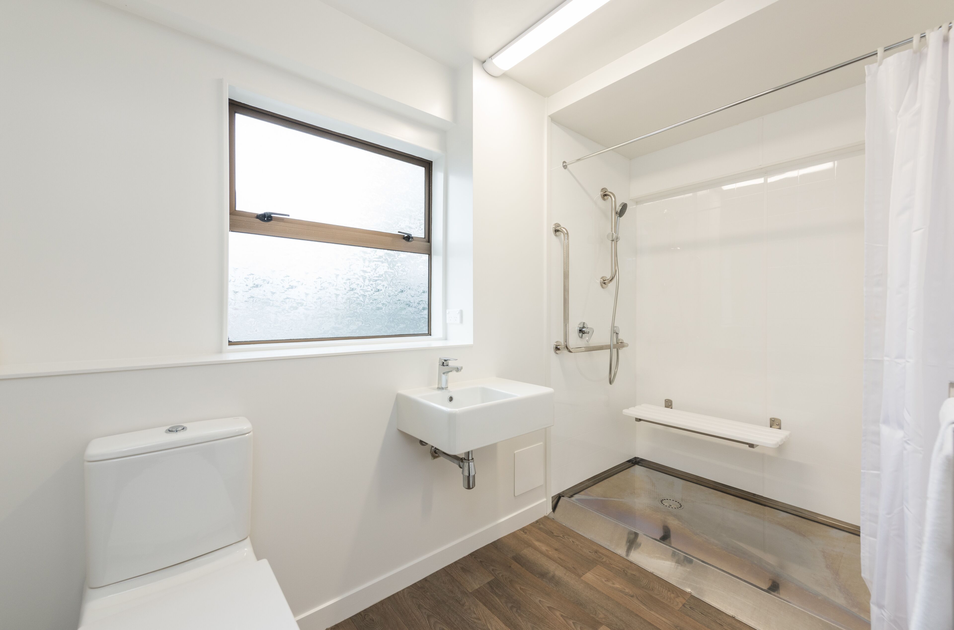 deluxe king or twin studio | bathroom | shower, free toiletries, hair dryer, towels