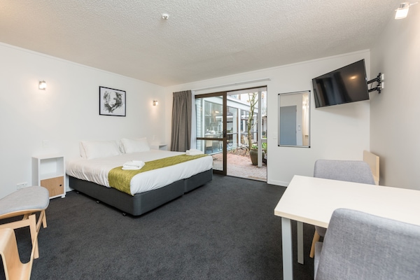 Deluxe King or Twin Studio | Soundproofing, iron/ironing board, free WiFi, bed sheets