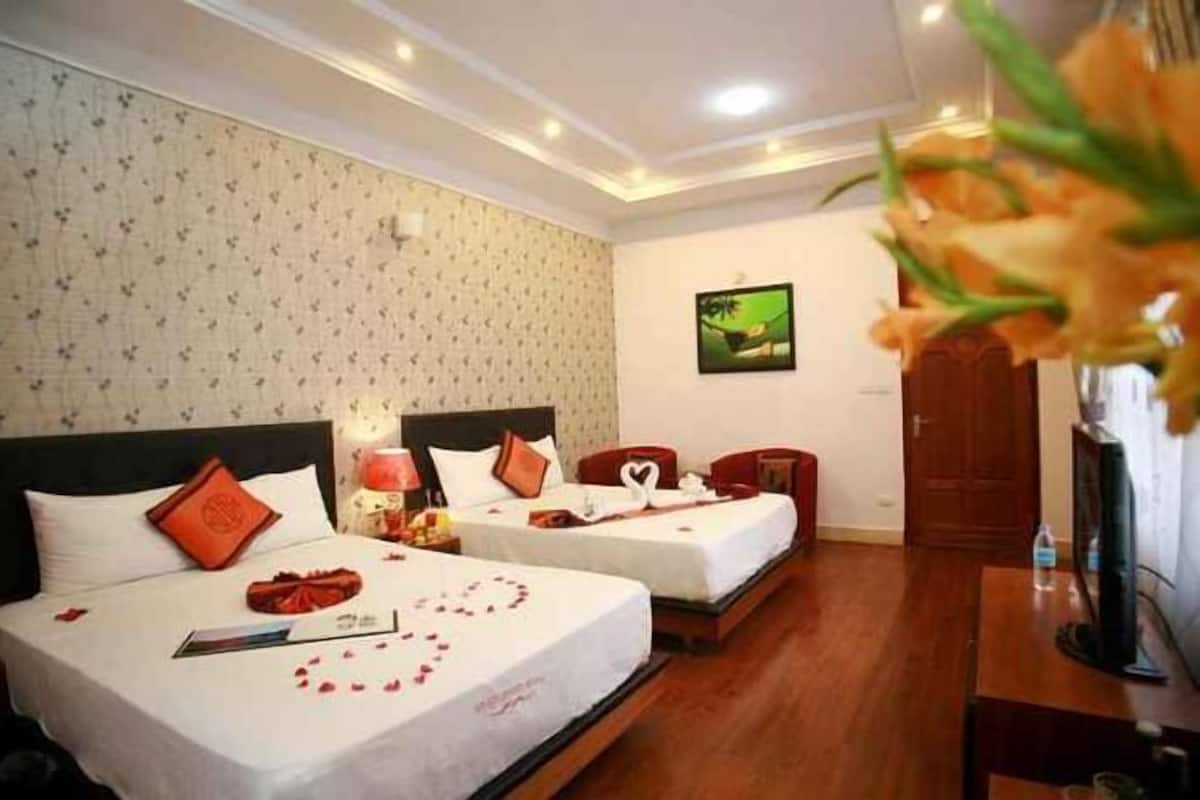 Minibar, in-room safe, desk, iron/ironing board