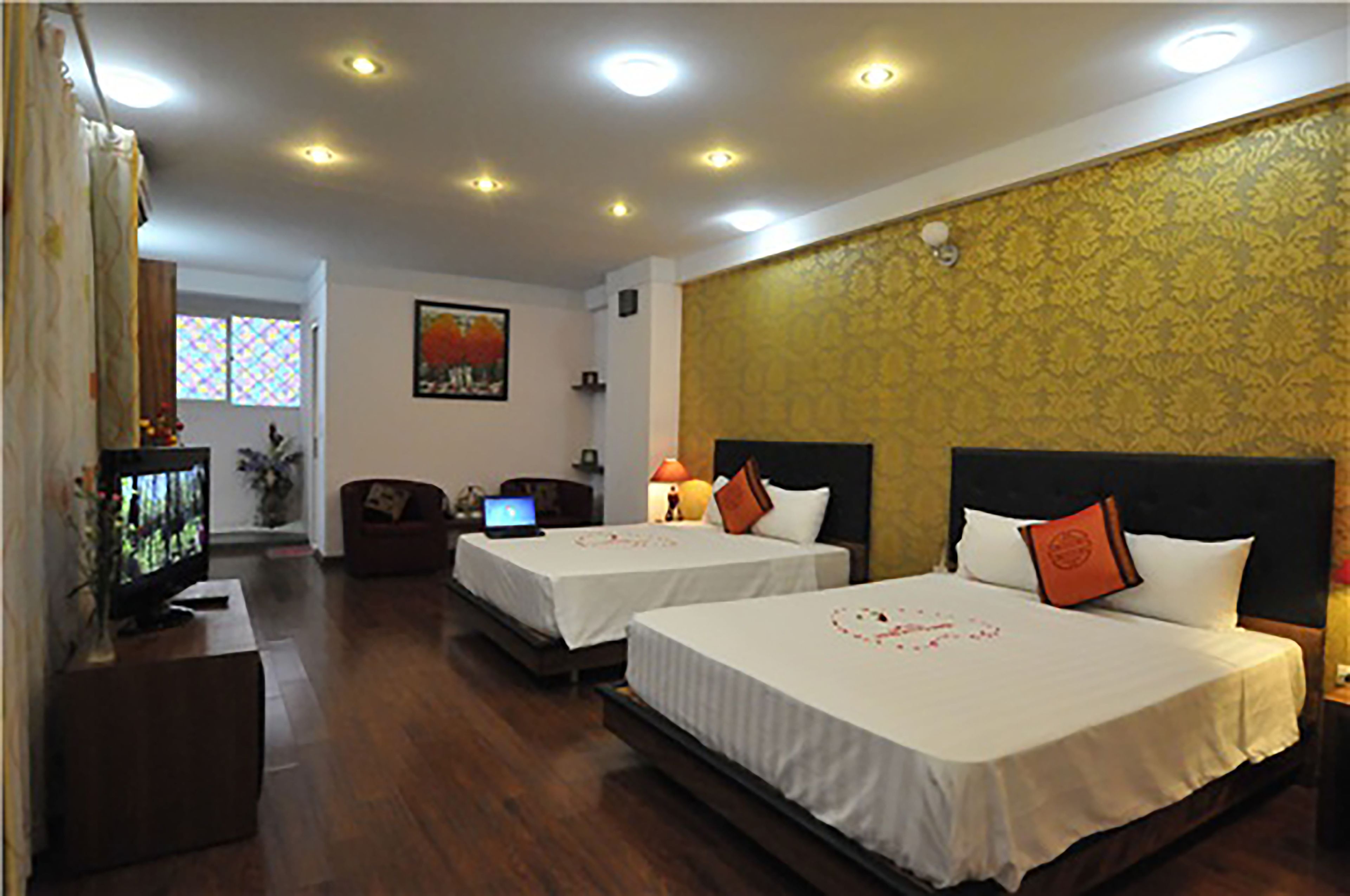 family suite, city view | 1 bedroom, minibar, in-room safe, desk