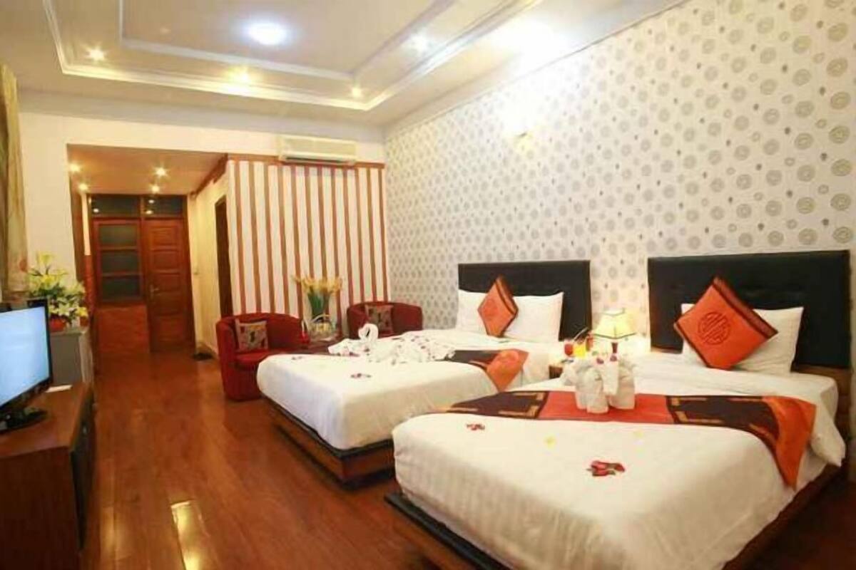 Minibar, in-room safe, desk, iron/ironing board