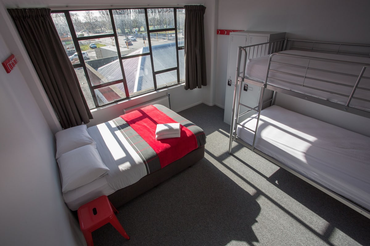 Family Room, Double & 2 Singles, Shared Bathroom | Premium bedding, free WiFi, bed sheets