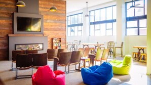 Lounge - Urbanz - Hostel (Christchurch)