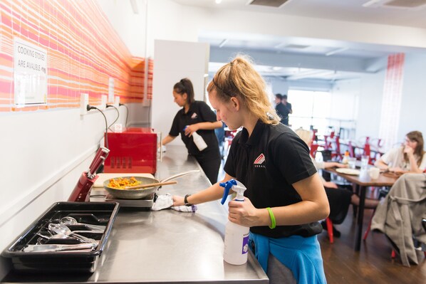 Dining - Urbanz - Hostel (Christchurch)
