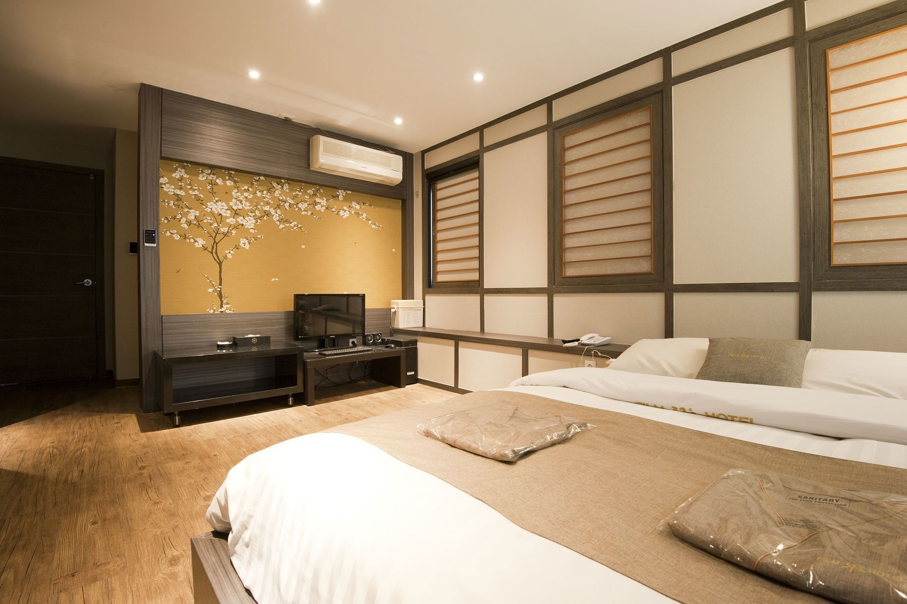 Decoración individual, escritorio, espacio para trabajar con un portátil