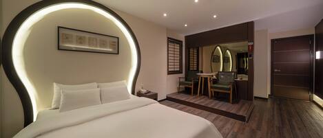 Deluxe-huone | Yksilöllisesti sisustettu, työpöytä