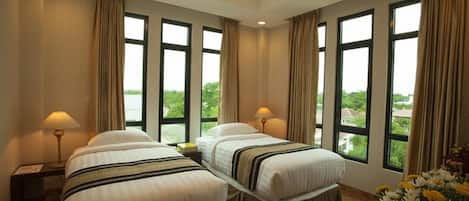 Superior Room | Minibar, in-room safe, desk, blackout drapes