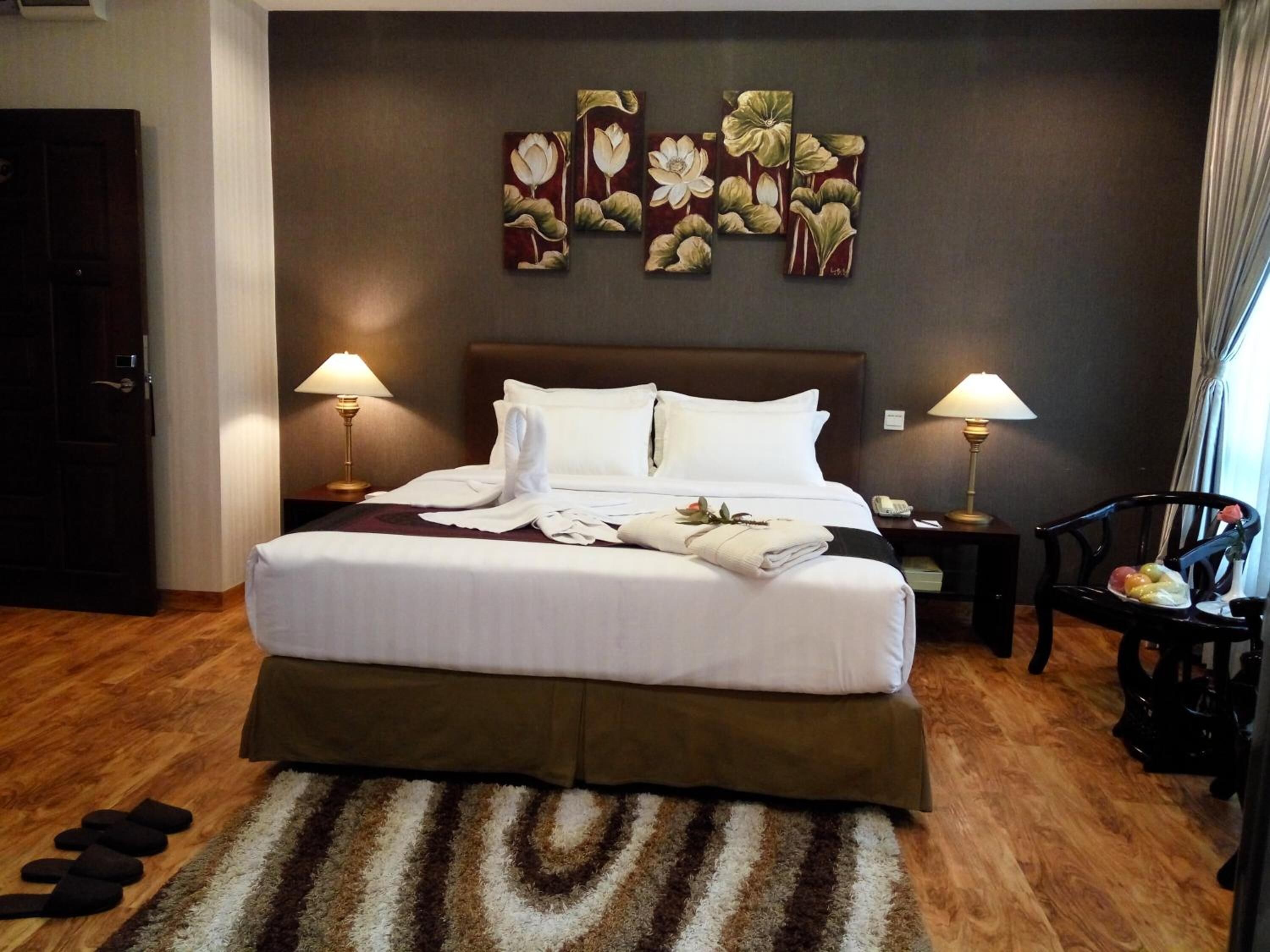 minibar, in-room safe, desk, blackout curtains