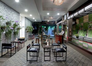 2 bars/lounges - Hotel Kan Yeik Thar (Yangon)
