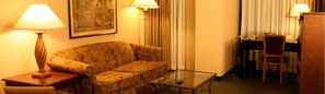 Suite | Living area | Flat-screen TV - Meridian Drive Hotel (New Nigo)