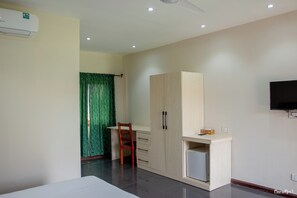 Twin Room | Minibar, desk, laptop workspace, free WiFi - Rainforest Hotel (Akroform)