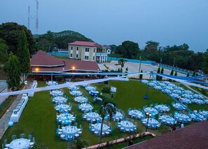 2 restaurants, lunch, dinner served; local cuisine  - Golden Bean Hotel (Kumasi)