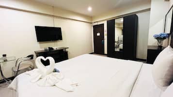 Deluxe Room, Balcony | 1 bedroom, desk, free WiFi