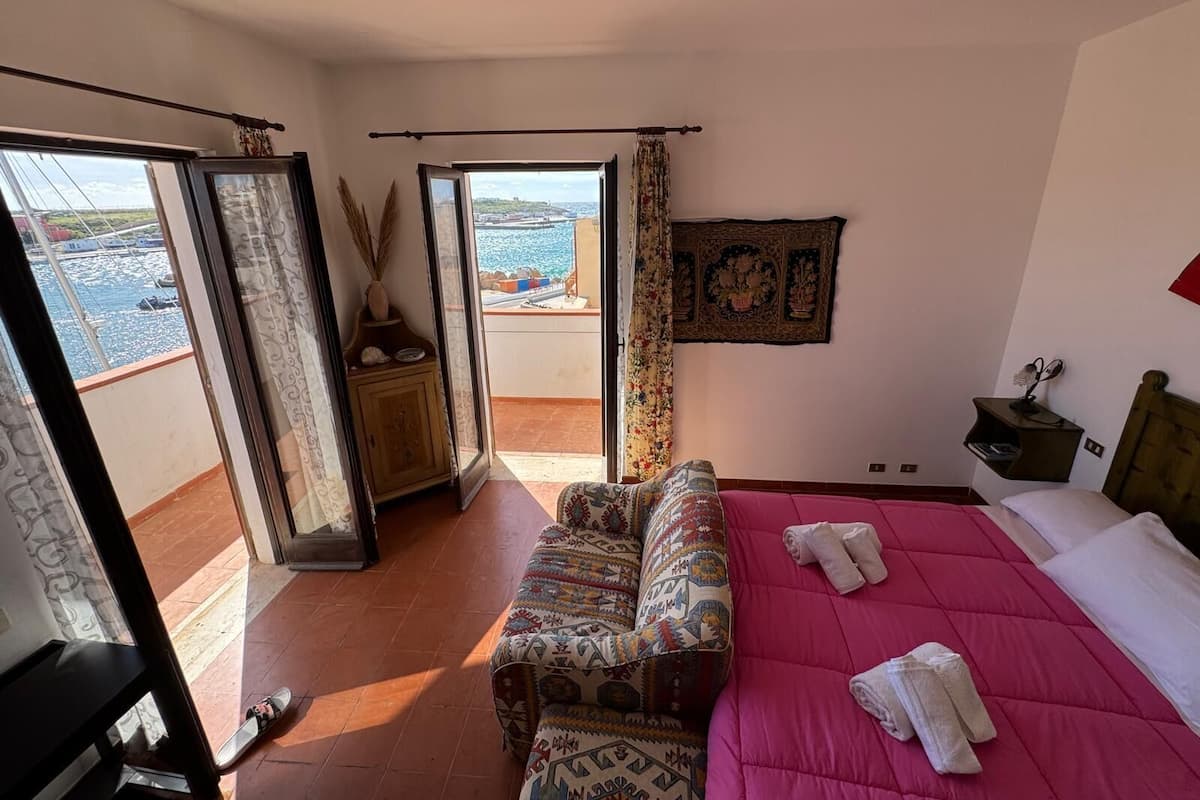 Minibar, in-room safe, soundproofing, bed sheets