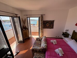 Minibar, safe på rommet, lydisolert og sengetøy