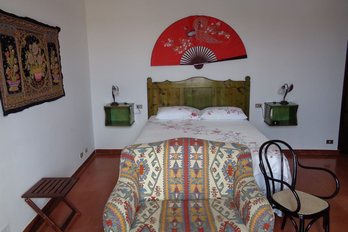 Minibar, in-room safe, soundproofing, bed sheets