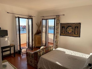 Chambre Triple Deluxe | Minibar, coffres-forts dans les chambres, chambres insonorisées
