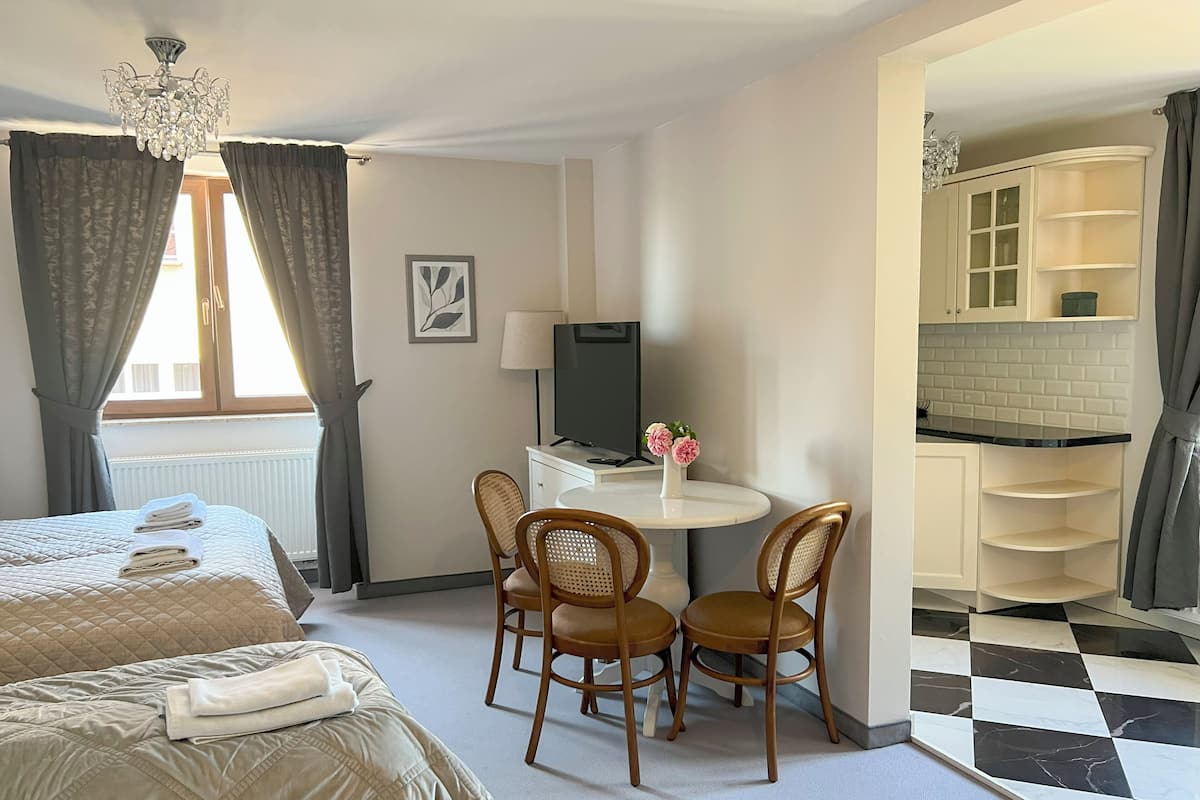 Standard Triple Studio | 1 bedroom, hypo-allergenic bedding, in-room safe, desk