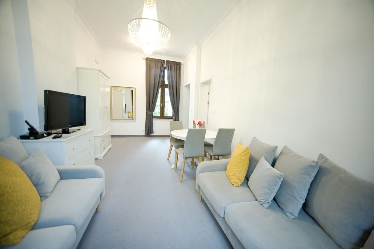 Family Apartment | 1 bedroom, hypo-allergenic bedding, in-room safe, desk