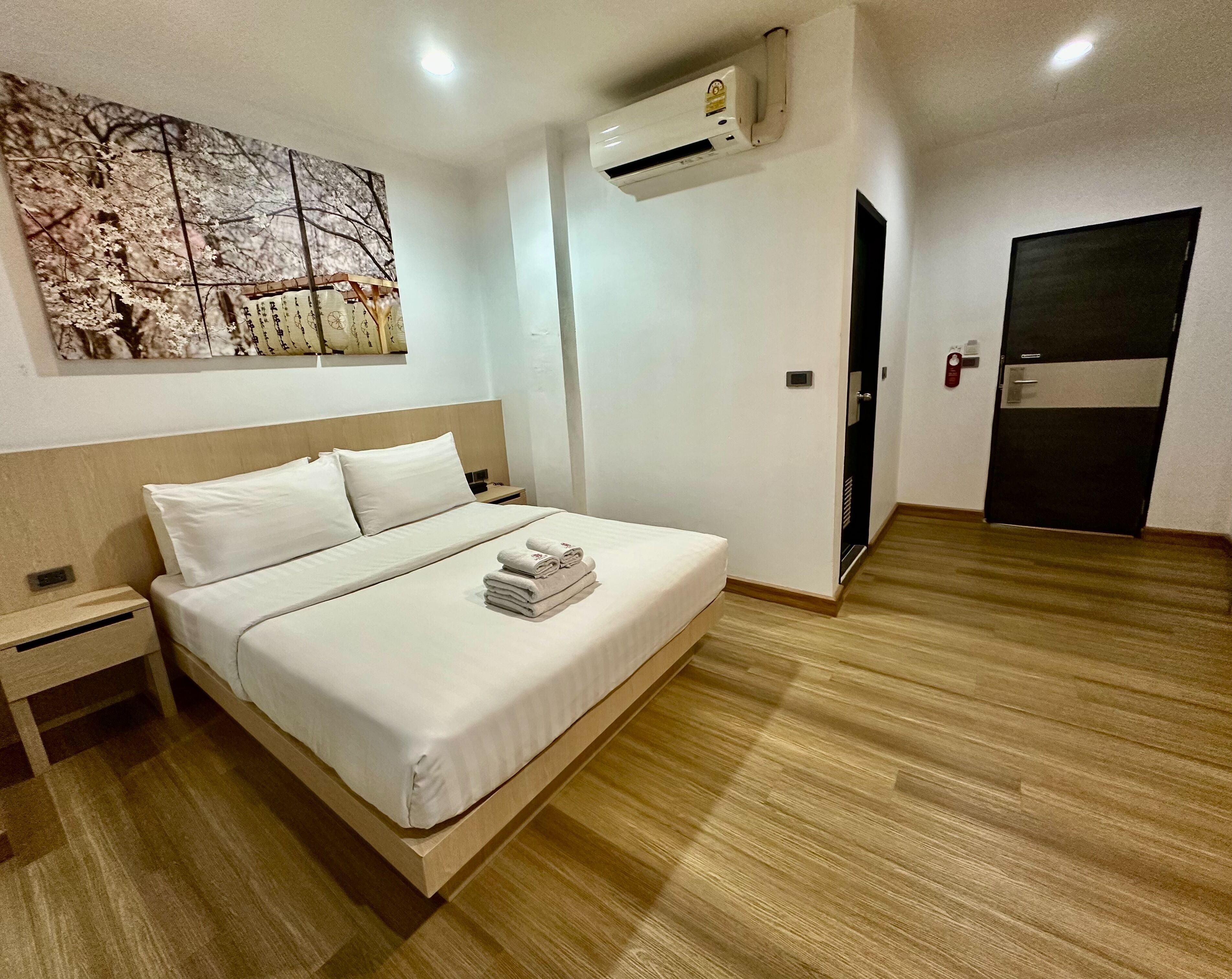 Minibar y caja de seguridad en la habitación 