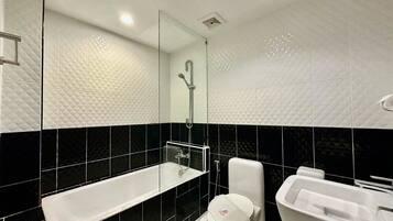 Executive Suite, 1 King Bed with Sofa bed, Non Smoking | Bathroom