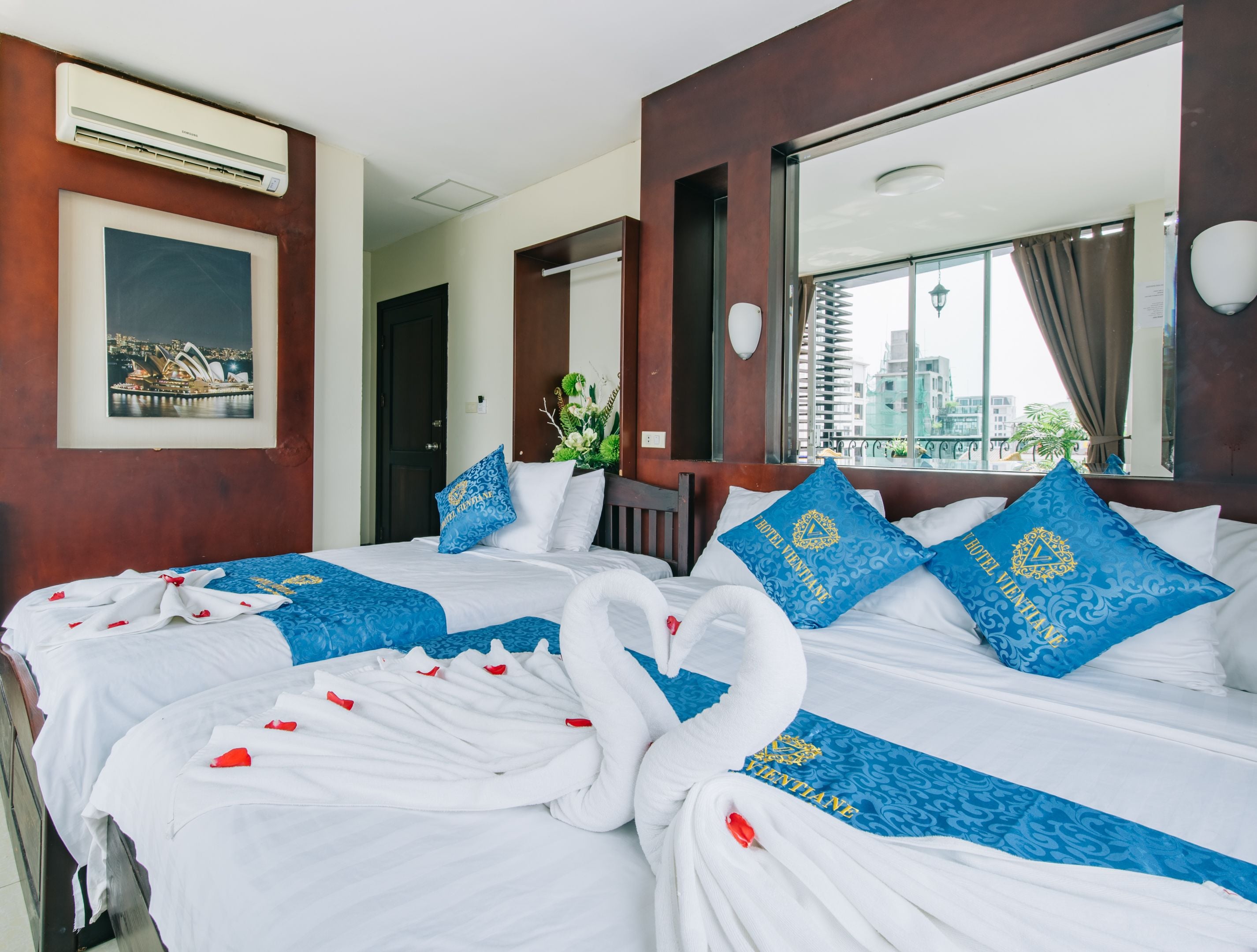 Deluxe Family Room | Minibar, desk, rollaway beds, free WiFi