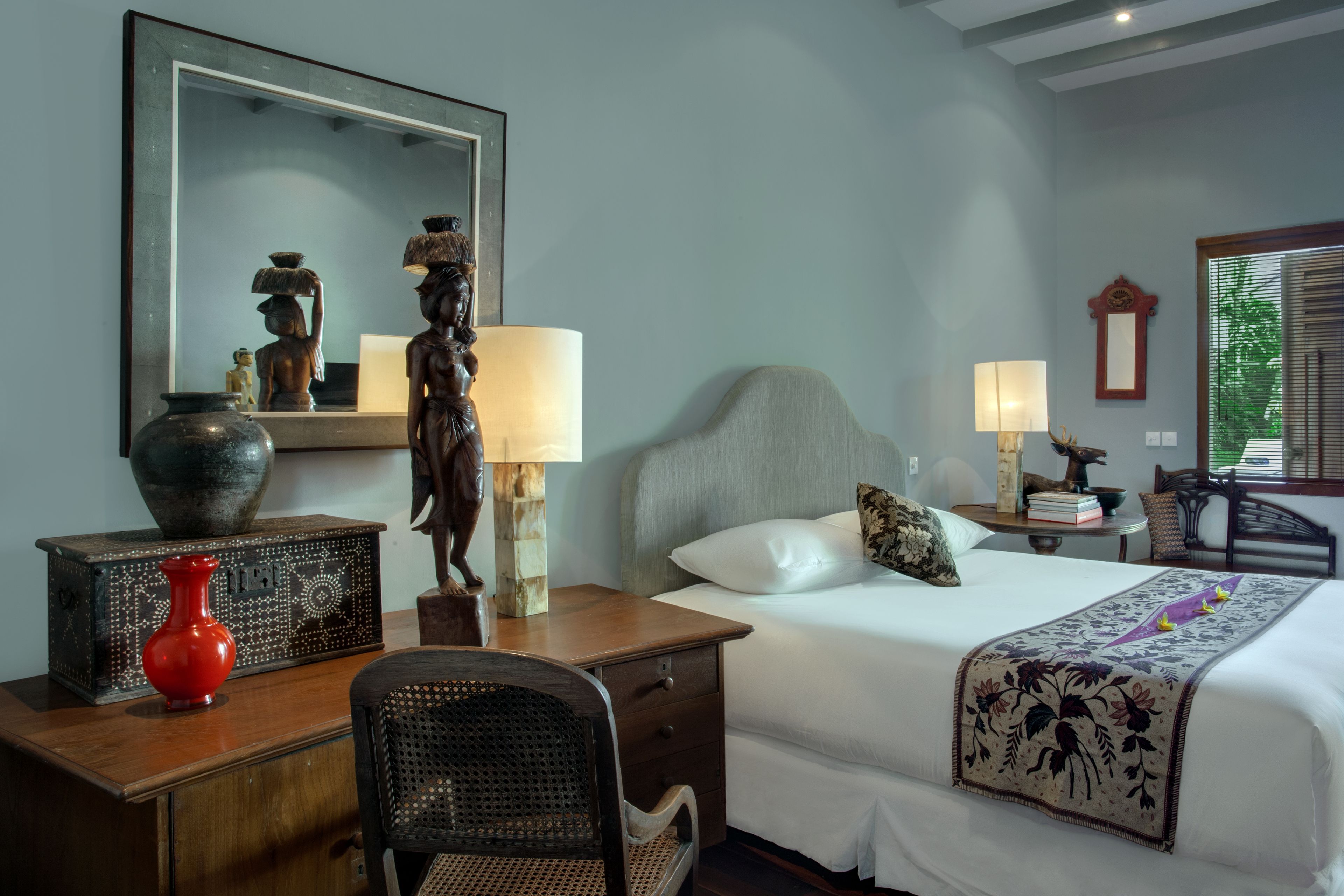 deluxe suite | in-room safe, desk, rollaway beds, free wifi