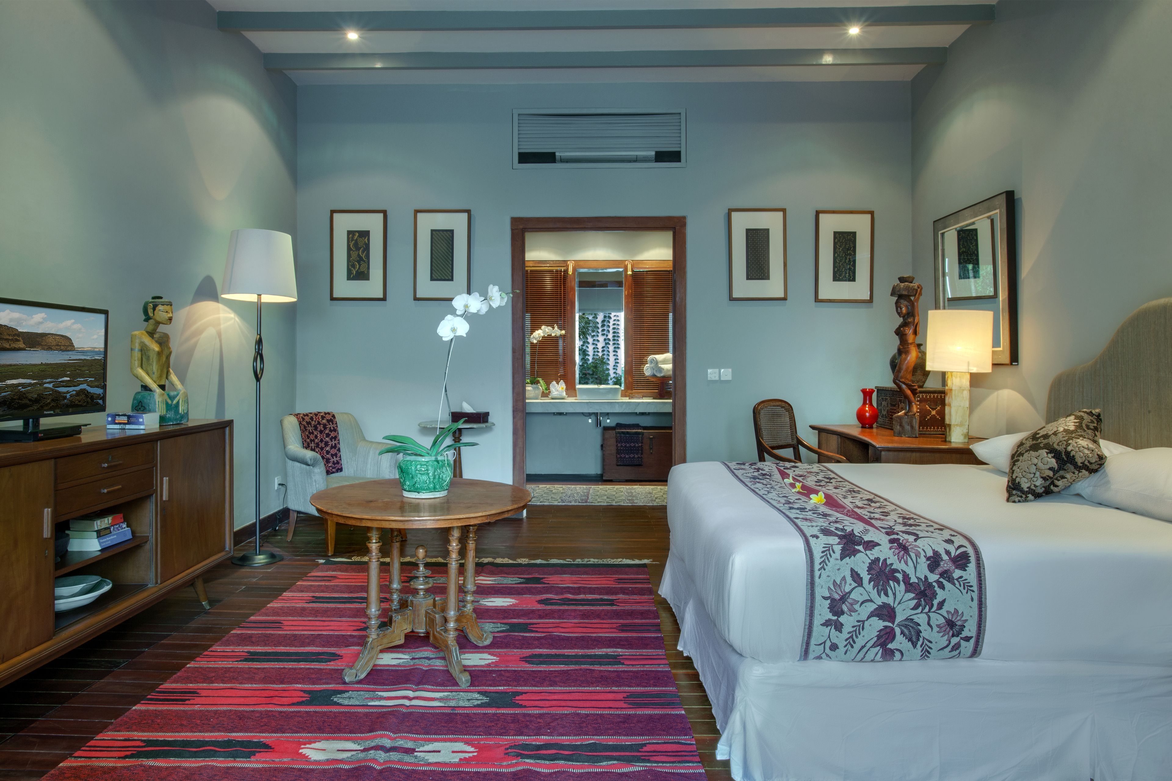 deluxe suite | in-room safe, desk, rollaway beds, free wifi