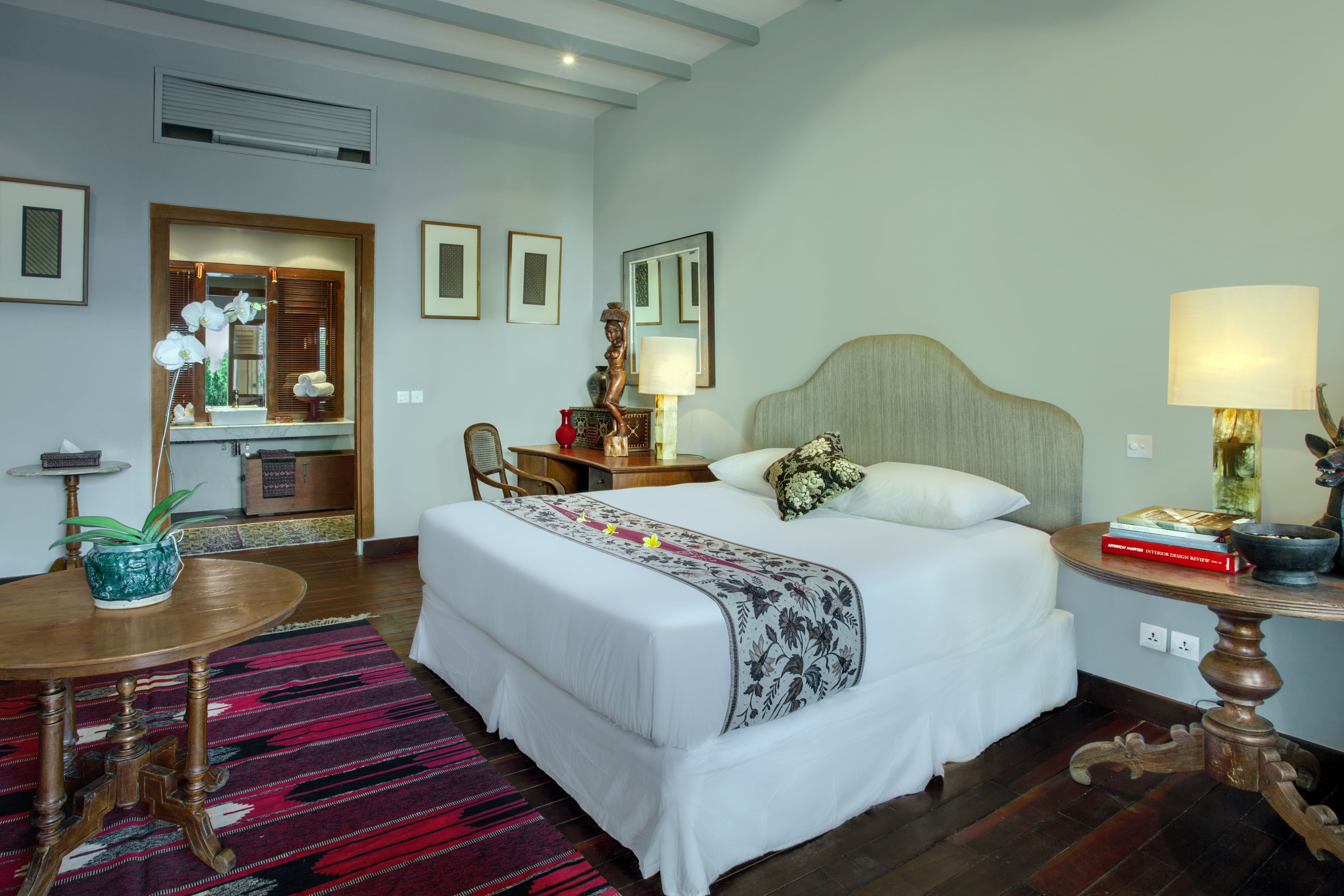 deluxe suite | in-room safe, desk, rollaway beds, free wifi