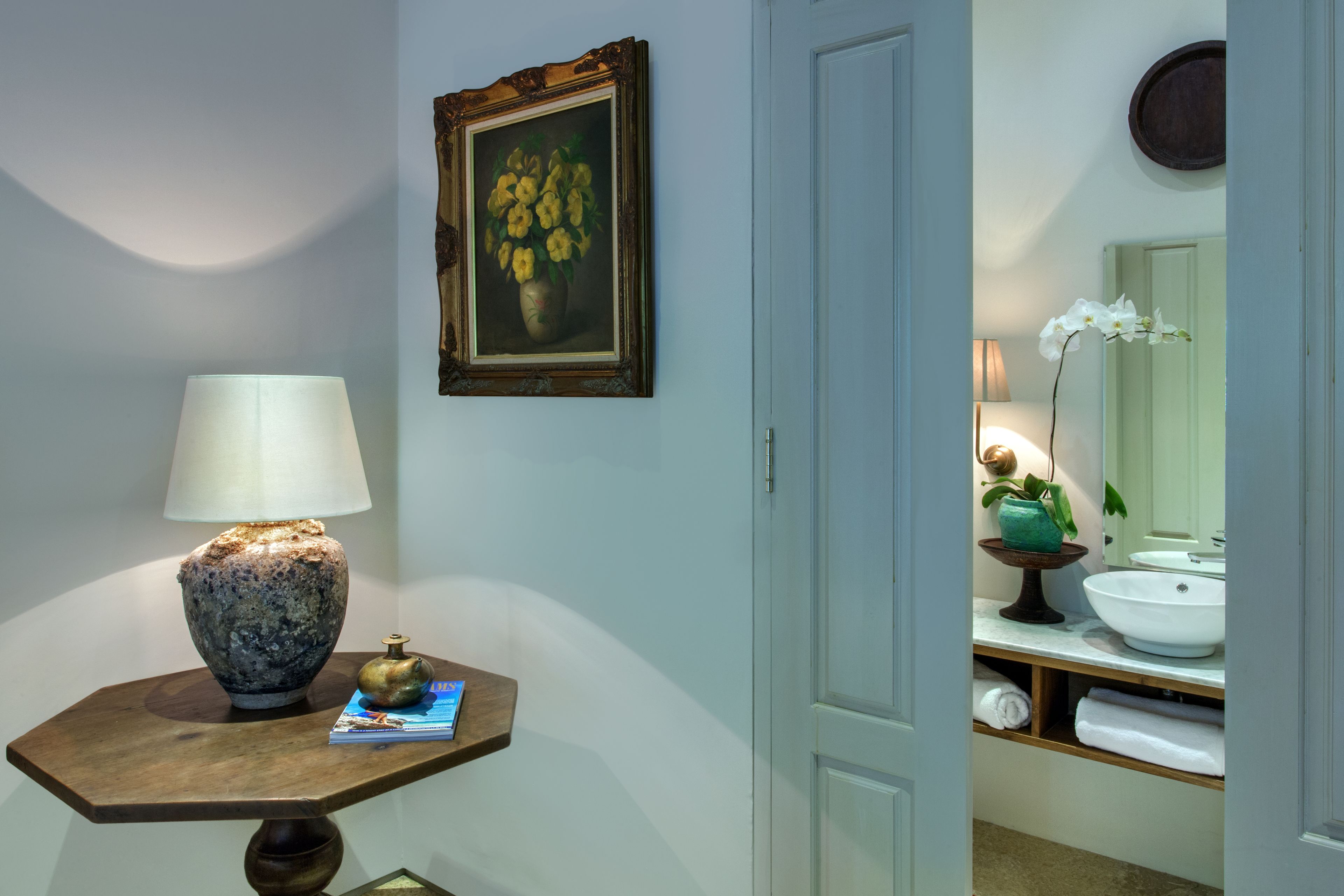 suite | in-room safe, desk, rollaway beds, free wifi