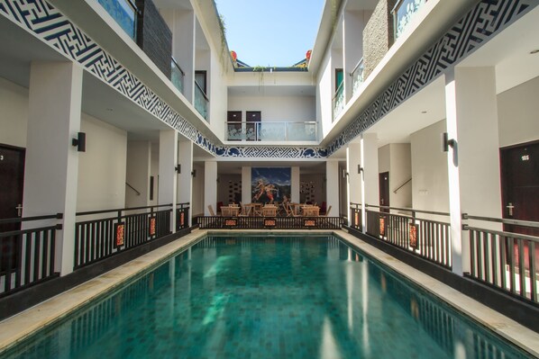 Outdoor pool - RaBaSTa Mahayana Kuta (Kuta)