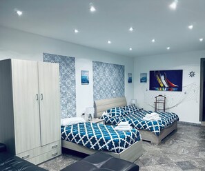 Minibar, escritorio, sistema de insonorización y wifi gratis 